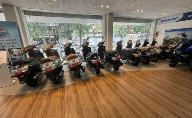 Suzuki-Scooter-Showroom-in-Lekhraj-Lucknow